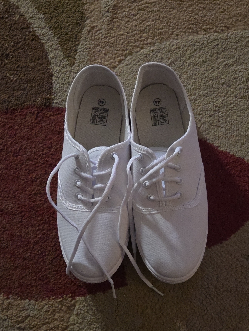 Women’s Classic White Canvas Lace-Up Sneakers